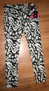 Free2bU - Black/Cream Animal Print Skinny Leg Jeans - size 12