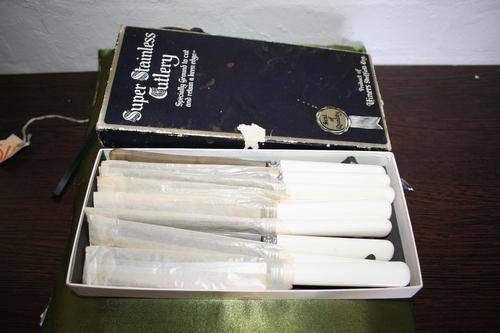 Viners - set of 9 bone handle knives - as new - never used