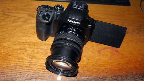 Samsung NX30 Camera.20 megapixal Photo and Full HD 1080p Video 24/25/50 Fps