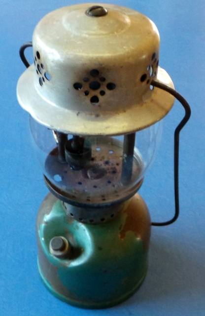 RARE MODEL 241 G COLEMAN LAMP  - POSTAGE R60
