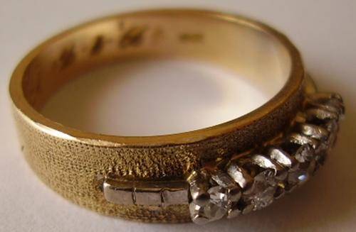 VINTAGE 18CT GOLD (4.6GRAMS) ENGAGEMENT RING WITH 5 DIAMONDS - NB: READ CAREFULLY BEFORE BIDDING!