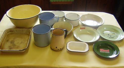 13 PIECES OF ENAMEL KITCHENALIA FOR 1 BID
