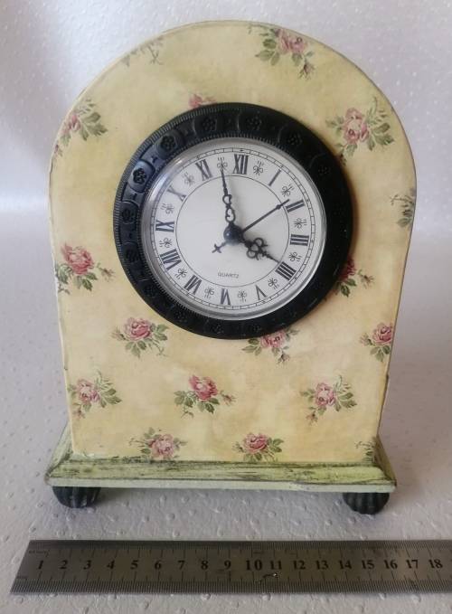Cute battery mantel clock (Working)