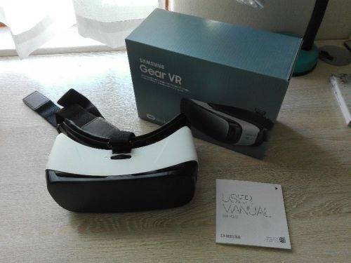 Samsung Gear VR - used once, like new!