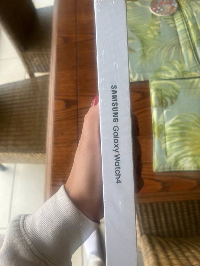 *BRAND NEW* Samsung Galaxy Watch 4 (Black, 40mm)