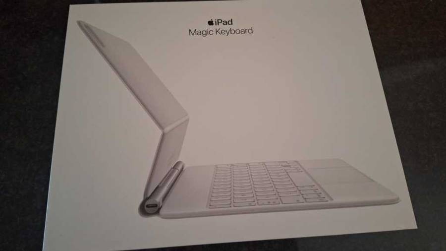 *BRAND NEW* Apple Magic Keyboard for iPad Pro 11-inch (3rd gen) and iPad Air (4th gen)