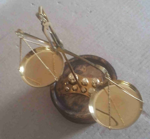 Balance scales. Brass                                            nb7