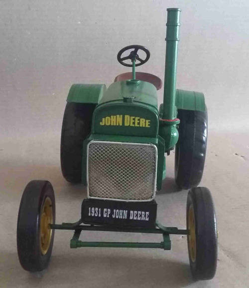 John Deere metal model tractor 1/16 scale