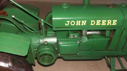 John Deere metal model tractor 1/16 scale