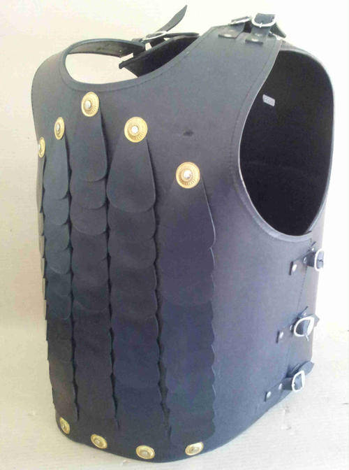 Armour. Chest and back thick leather suit                                   bd1