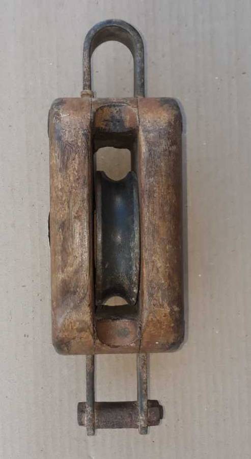 Vintage Wooden single Pulley. OLD