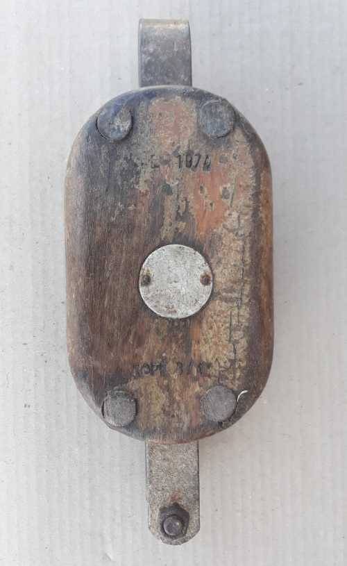 Vintage Wooden single Pulley. OLD