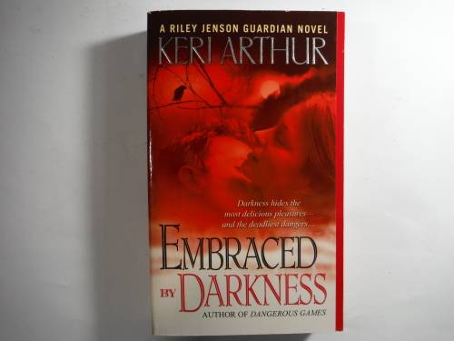 Embraced By Darkness- Keri Arthur(PAPERBACK)