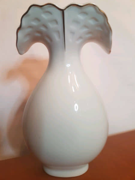 Elizabeth Arden Southern Heirlooms Vase