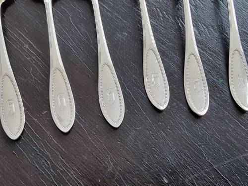 6 Silver Teaspoons, 58.4 grams, in case