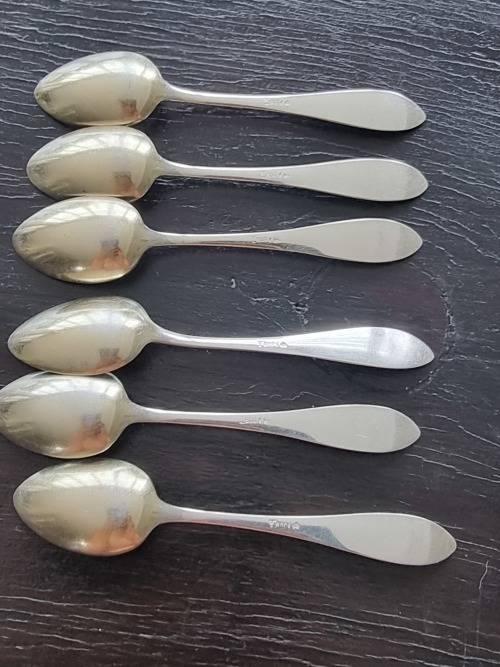 6 Silver Teaspoons, 58.4 grams, in case