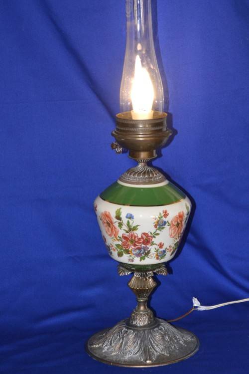 Victorian Style Banquet Lamp - Electric in Working order