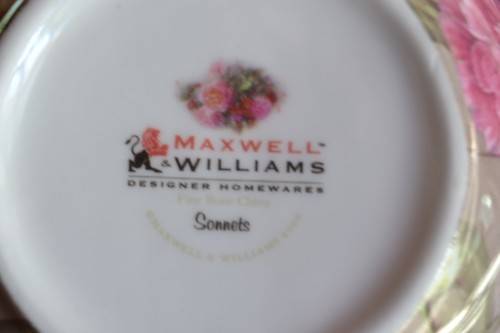 Maxwell & Williams Sugar bowl with Lid - Sonnets