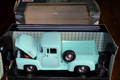 Motor Max "American Classics"  1955 Ford F-100 Pick Up Scale 1:24