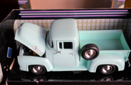 Motor Max "American Classics"  1955 Ford F-100 Pick Up Scale 1:24