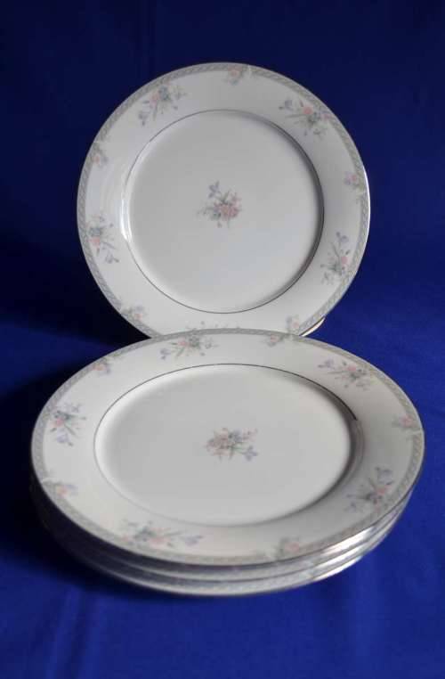 Noritaki Legendary Dinner Plates - Five Pieces