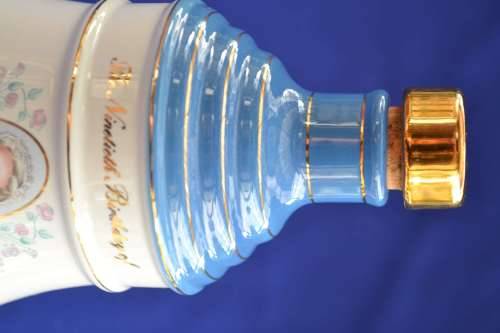 Bells Whisky Wade Ceramic Decanter Celebrating the Queen Mother`s 90th Birthday