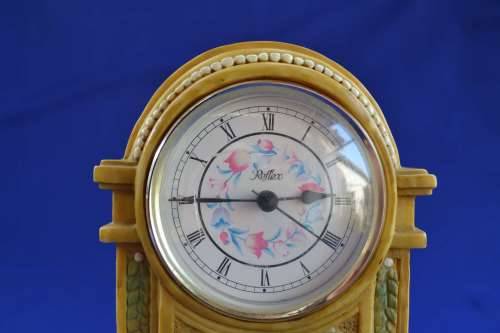 Small Reflex Mantle Clock