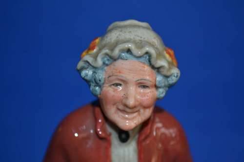 Royal Doulton Figurine `Teatime` HN2255