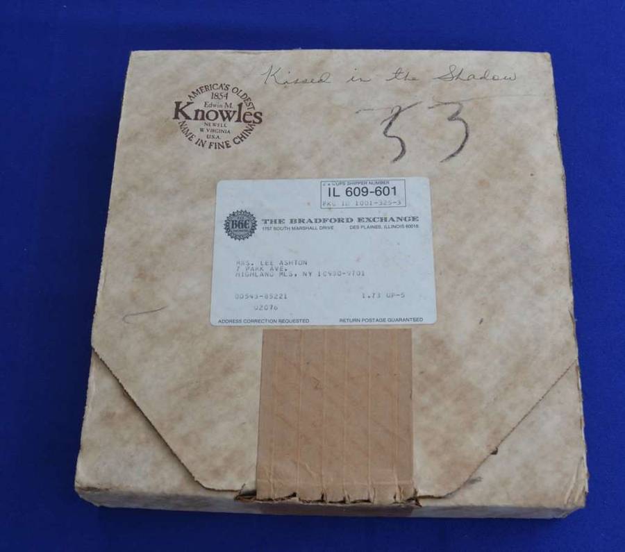 Knowles Vintage Porcelain Collectors Plate 1985 `We Kiss in a Shadow` with COA and Box