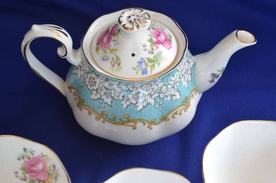 URGENT LATE ENTRY * Royal Albert ENCHENTMENT Tea Set - 22 Pieces