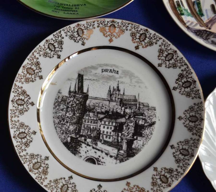 Assorted Souvenir / Collectors Plates - 6 Pieces