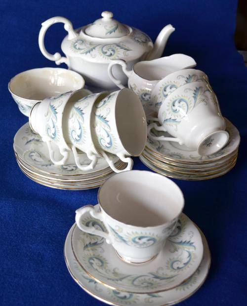 23 Pce Royal Standard Tea Set, Garland Pattern