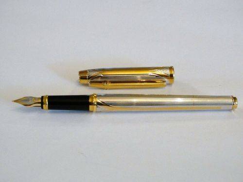 ELYSEE PARTHENON BI-COLOR PLATINUM AND GOLD FOUNTAIN PEN WITH 18K EF GOLD NIB IN EXCELLENT CONDITION