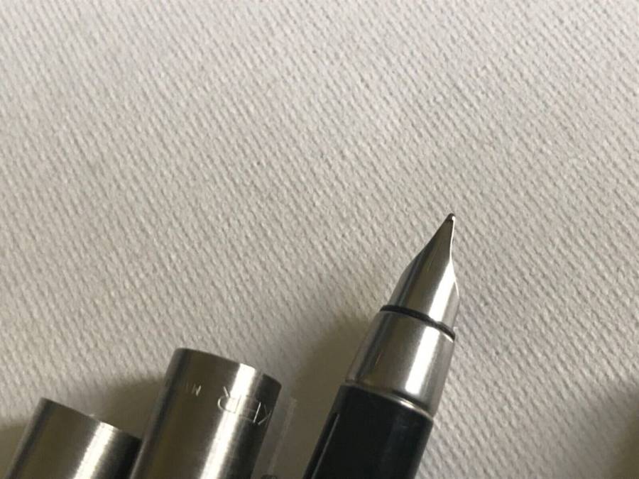 PARKER 25 VINTAGE BRUSHED STEEL FOUNTAIN PEN, BALLPOINT PEN & PENCIL TRIO SET IN BOX