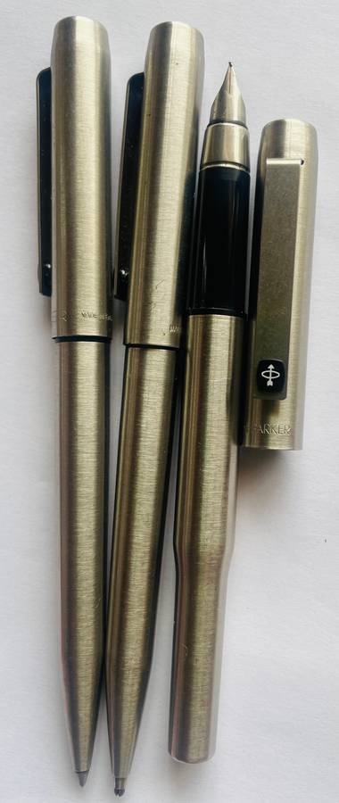 PARKER 25 VINTAGE BRUSHED STEEL FOUNTAIN PEN, BALLPOINT PEN & PENCIL TRIO SET IN BOX