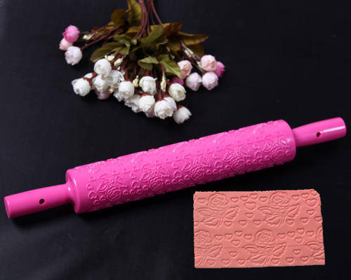 EASY TO USE ROLLING PIN TO CREATE ROSE AND HEART PATTERNS ON CAKES AND PASTRIES