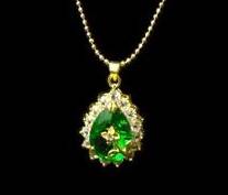 18KT GOLD PLATED PENDANT WITH SIMULATED DIAMONDS AND EMERALD WITH MATCHING CHAIN