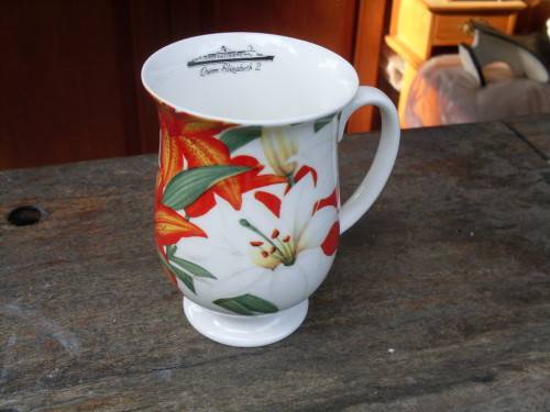 WREN GIFTWARE FINE BONE CHINA ENGLAND MAYFLOWER LILY SHAPELY MUG WITH QE 2 ON INSIDE RIM. LOVELY!
