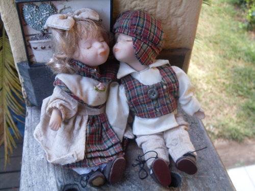 A PORCELAIN CLOTH SMALL BOY AND GIRL KISSING DOLL PAIR CUTE!!!