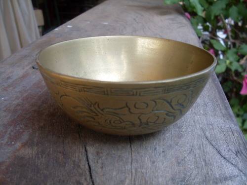 INDIAN BRASS BEGGING?? BOWL CHASED FISH ++ DESIGN