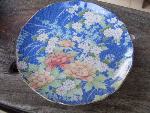 LOVELY PREDOMINANTLY BLUE WITH FLORAL SPRAYS BUSY CHINESE DISPLAY PLATE. WOW!