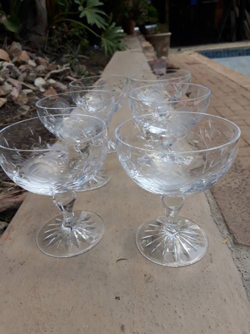 THE WONDERFUL ROSE CUT!!  VINTAGE CRYSTAL CHAMPAGNE STYLE GLASSES X 6  OR USE AS DESSERT BOWLS!