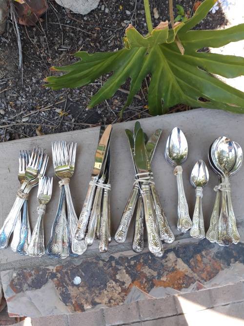 INCREDIBLE 48 PIECE KINGS PATTERN CUTLERY SET (FIND YOUR BOX AND MMMWO PERFECT!) GREAT CONDITION TOO