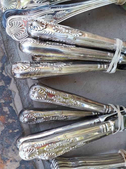 INCREDIBLE 48 PIECE KINGS PATTERN CUTLERY SET (FIND YOUR BOX AND MMMWO PERFECT!) GREAT CONDITION TOO