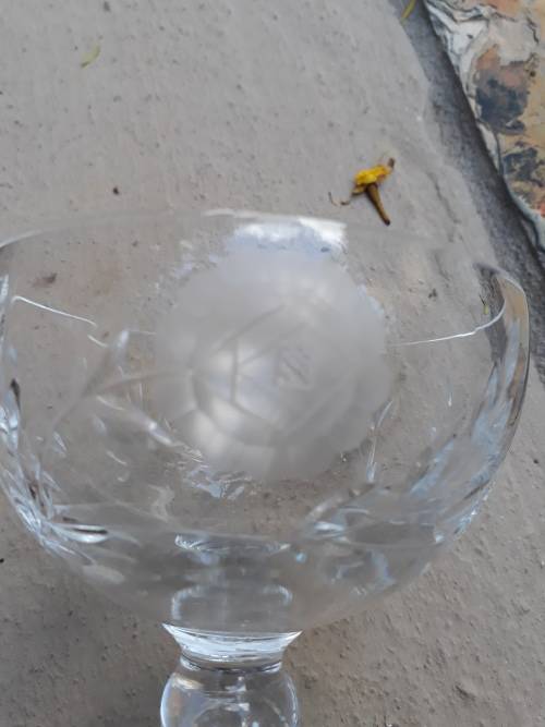 THE WONDERFUL ROSE CUT!!  VINTAGE CRYSTAL CHAMPAGNE STYLE GLASSES X 4 + 2  OR USE AS DESSERT BOWLS!