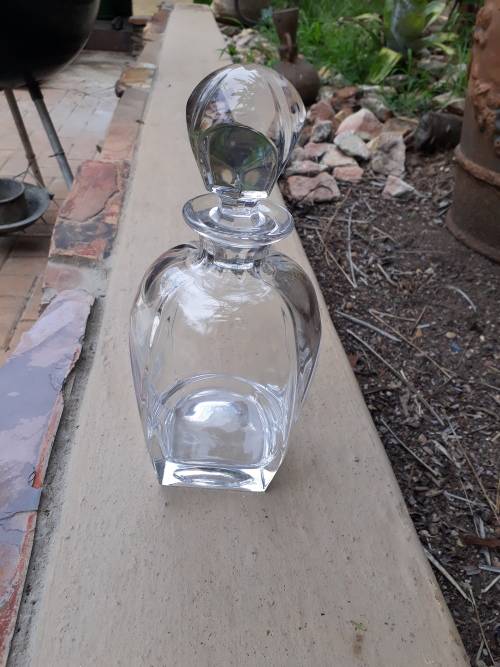 AGE UNKNOWN, BUT A BEAUTIFUL, ELEGANT, STYLISH & MAGNIFICENT CRYSTAL DECANTER. PURE & SIMPLE!!