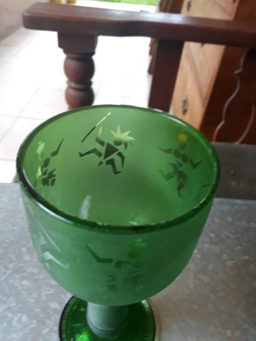 GET INTO THE XMAS COLOUR OF THINGS WITH THIS BOXED SET OF VINTAGE??? GREEN FROSTED WINE GLASSES