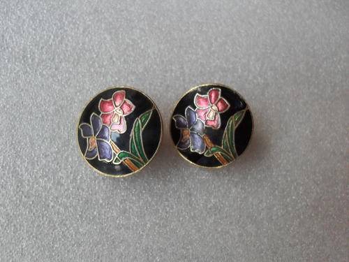 CLIP ON FLORAL CLOISONNE EARRINGS ROUND WITH BLACK BACKGROUND. SUPER!
