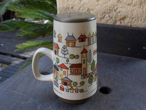 RETRO,  70'S???  LARGE PEPPER OR SALT SHAKER WITH HANDLE, OLIVE GREEN WITH HOUSES NO. R8189