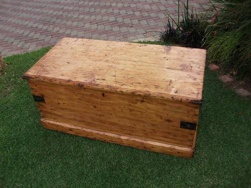 ABSOLUTELY GORGEOUS DOVETAILED OREGON KIST WITH ORIGINAL HARDWARE! WORTH A SECOND/THIRD LOOK!